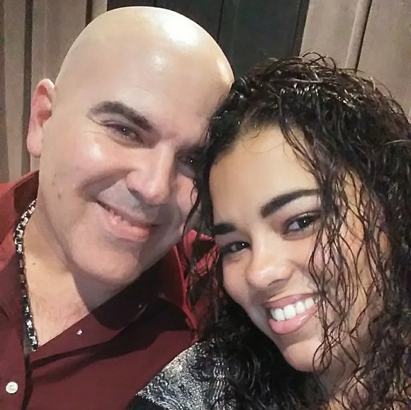 Meet your Poshers, Daymi&Elvis - Picture 1 of 1